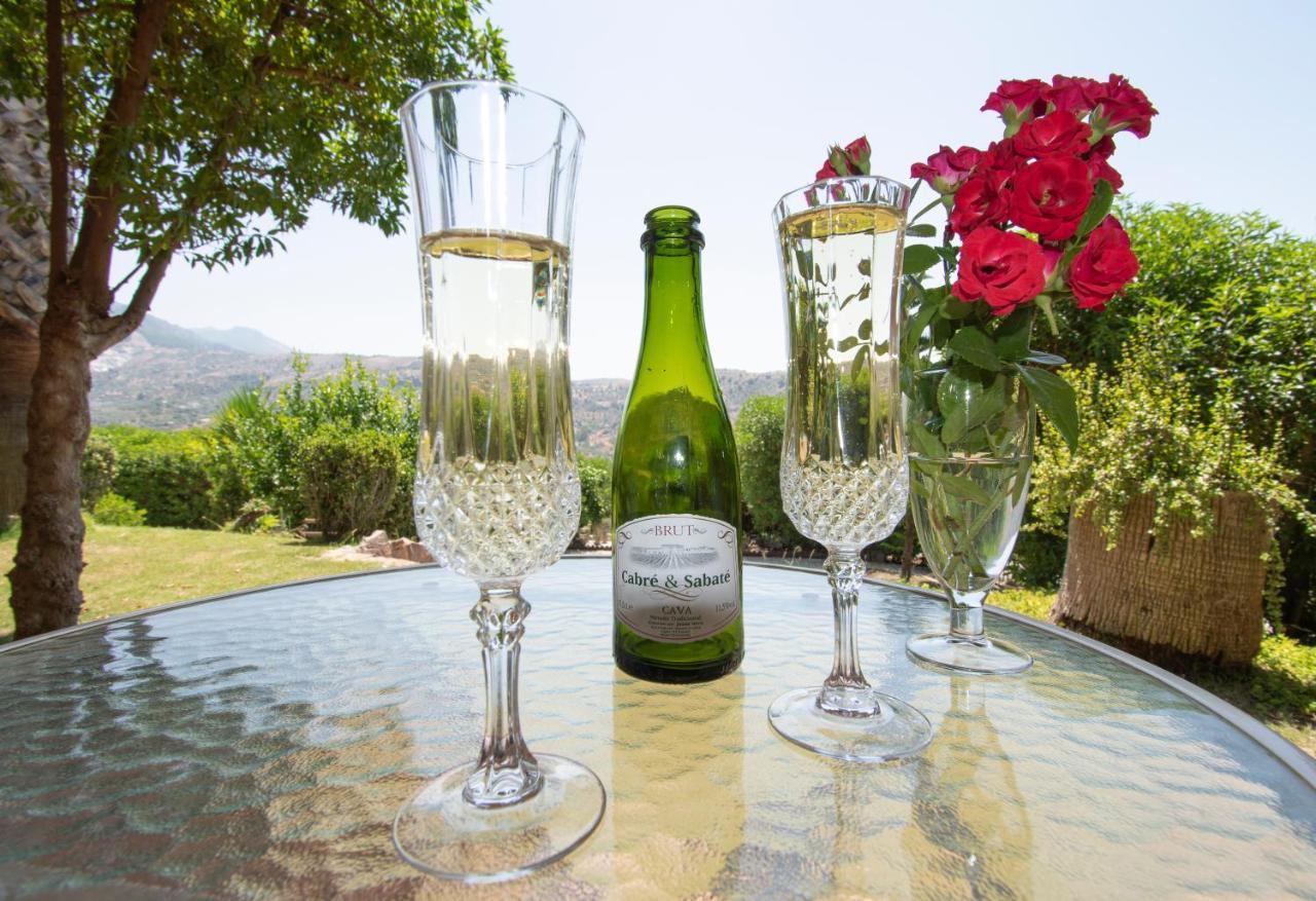 Hotel Cortijo De Salia Alcaucín Eksteriør billede