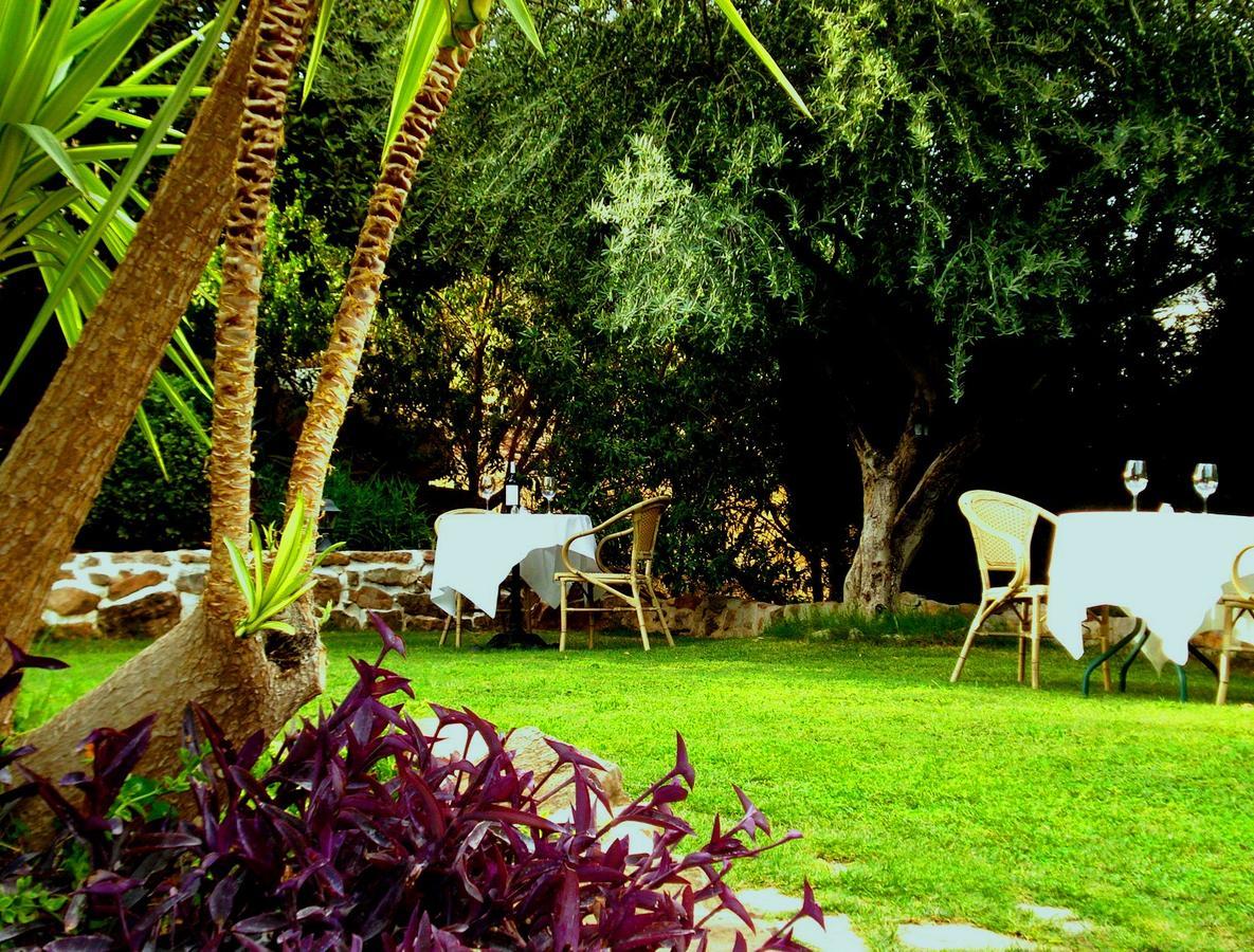 Hotel Cortijo De Salia Alcaucín Eksteriør billede