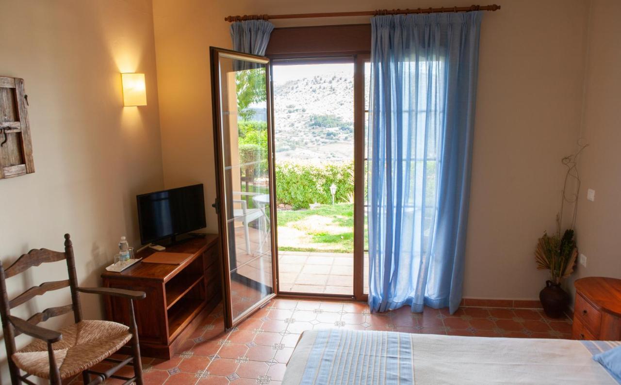 Hotel Cortijo De Salia Alcaucín Eksteriør billede